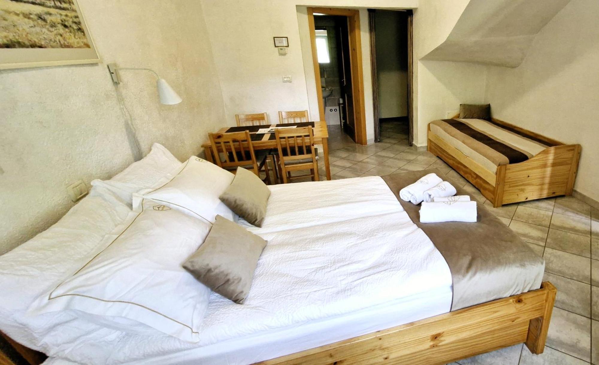 Guesthouse Idila Pod Nanosom Сеножече Екстер'єр фото